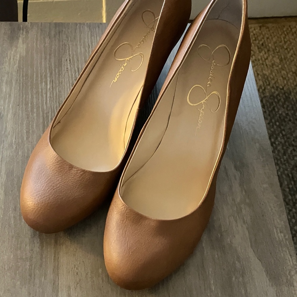 Jessica Simpson Cognac Round-Toe Leather Pumps NWOT